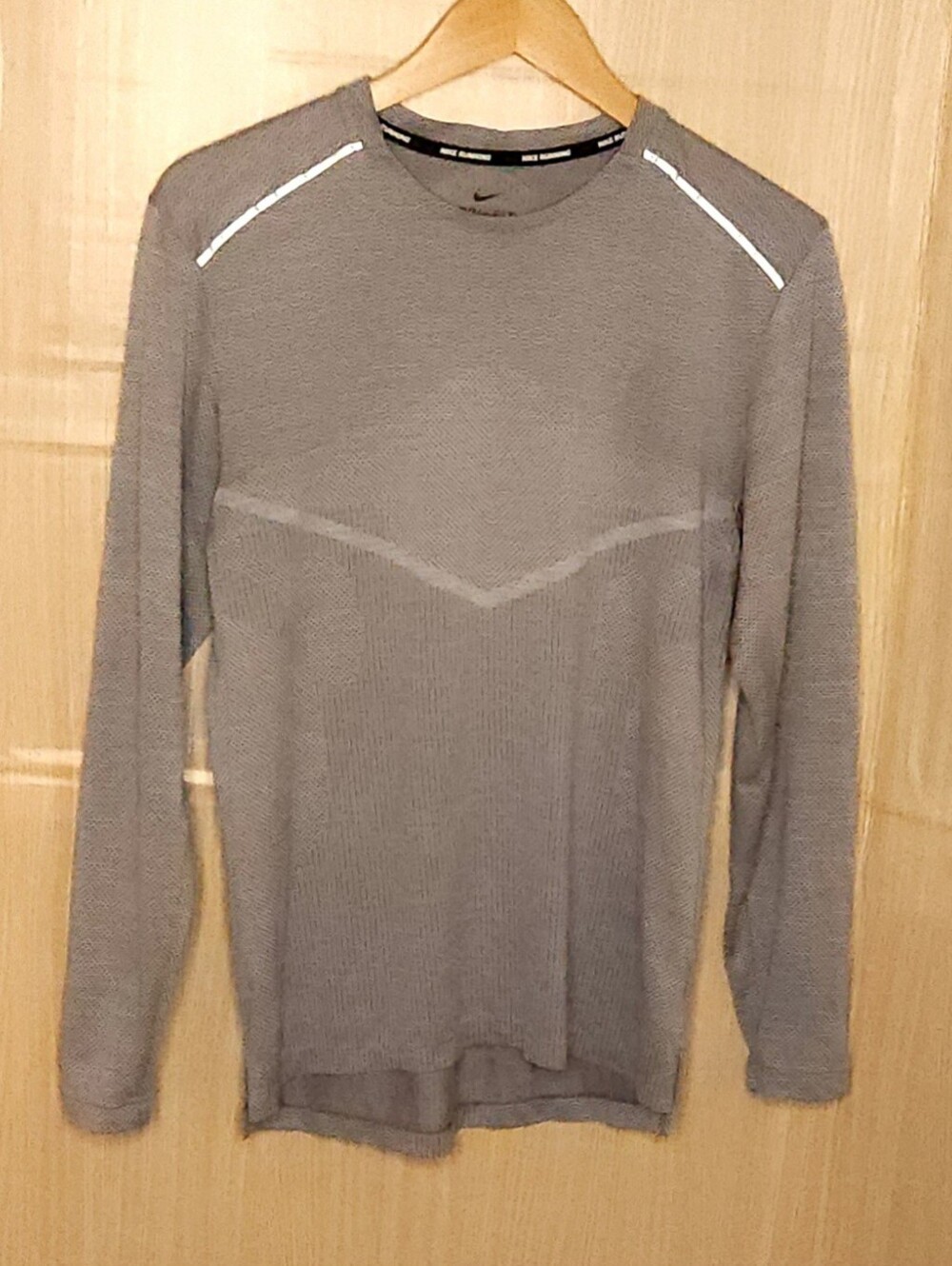Nike Running Dri-Fit mens grey long sleeve activewear shirt small